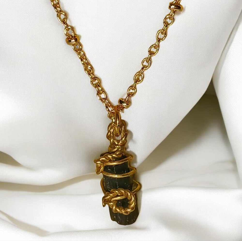 Vintage Gold Wire Wrapped Aventurine Pendant Necklace Boho Chic Gender Neutral